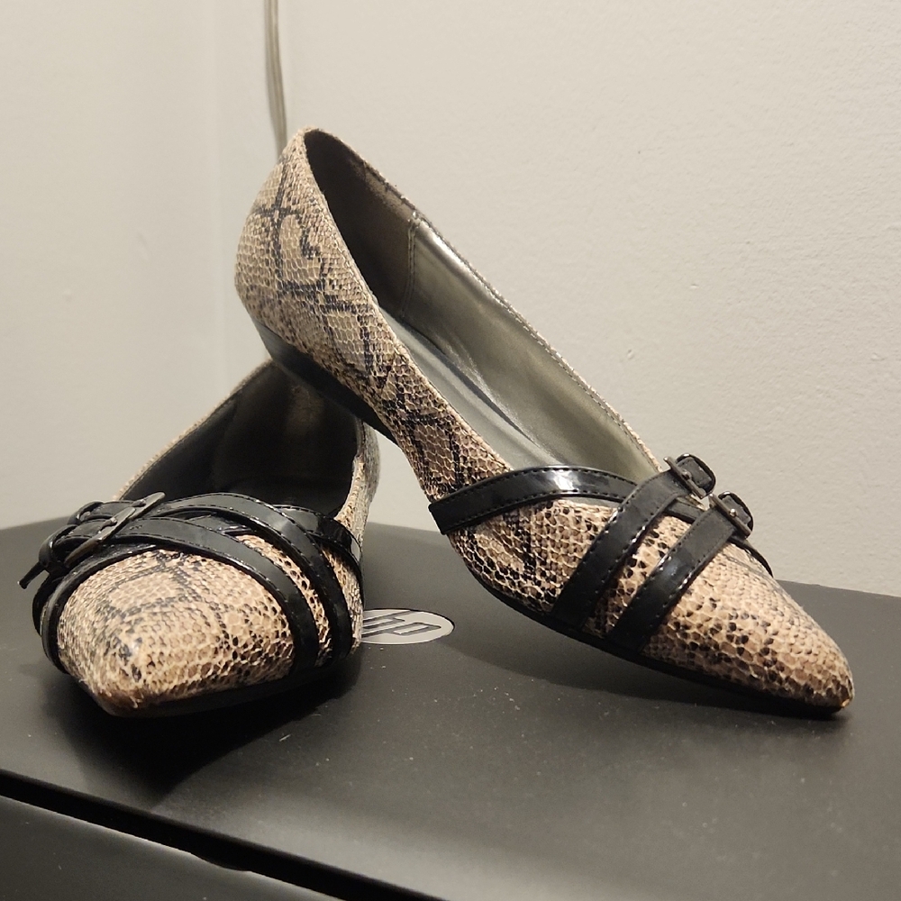 Chic Brown and Black Loafers with Snakeskin Texture